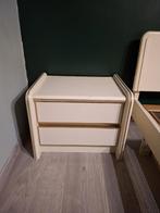 set van 2 nachtkastjes – crème kleur met goudaccenten, Huis en Inrichting, Ophalen, Overige materialen, Gebruikt, 45 tot 65 cm