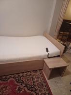 Bed + matras + elektrische lattenbodem + nachtkastje, Huis en Inrichting, Ophalen, Twijfelaar
