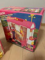 Barbie uitzet (stal, wagen, caravan, bed), Kinderen en Baby's, Ophalen, Gebruikt