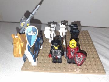 Lego knights figures beschikbaar voor biedingen