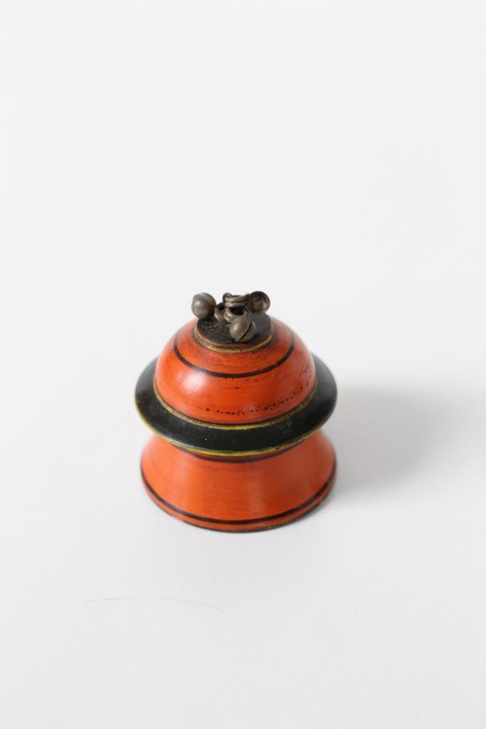 Klein houten Indisch Tikka doosje  (oranje), Antiek en Kunst, Curiosa en Brocante, Ophalen of Verzenden