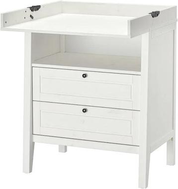 Commode/ladekast met verzorgingstafel beschikbaar voor biedingen