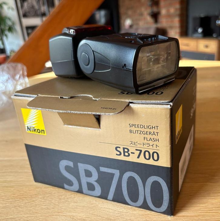 Flash Cobra SB-700 pour appareil photos, TV, Hi-fi & Vidéo, Photo | Flash, Comme neuf, Nikon, Inclinable, Enlèvement