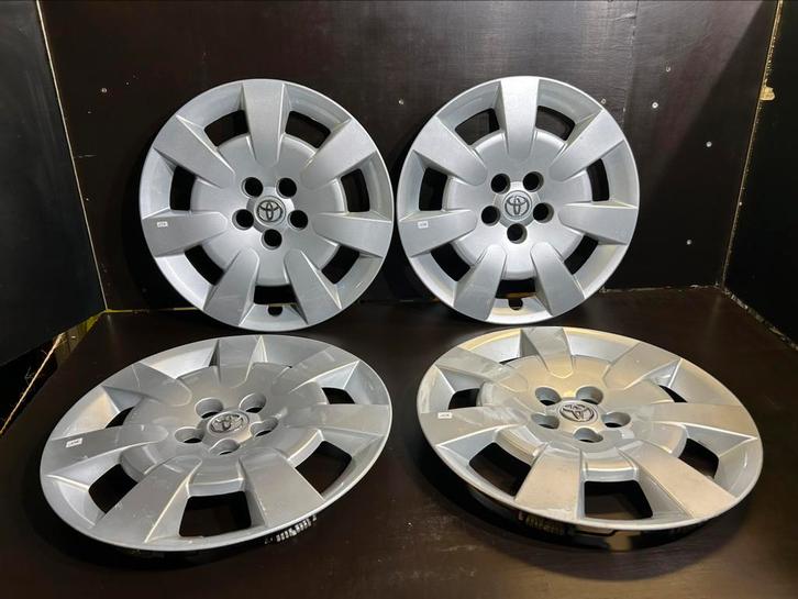 4 wieldoppen Toyota avensis corolla auris 16", Auto diversen, Wieldoppen, Gebruikt, Ophalen of Verzenden