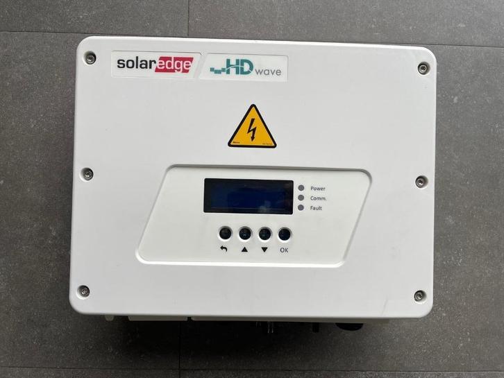 Onduleur SolarEdge SE5000H + 25 optimiseurs P300 + panneau, Doe-het-zelf en Bouw, Zonnepanelen en Toebehoren, Zo goed als nieuw