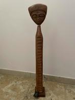 Afrikaans mooi fijn houten beeld van RASTELI  85 cm hoog, Antiek en Kunst, Ophalen