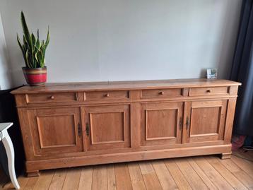 Vol eiken kast in goede staat, 2,62 m lang, 52 cm diep, 101 beschikbaar voor biedingen