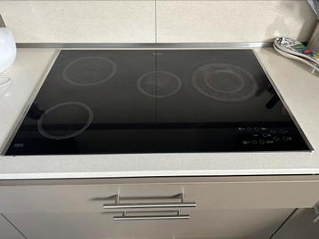 Plaque de cuisson vitrocéramique, Electroménager, 4 zones de cuisson, Encastré, Enlèvement, Utilisé