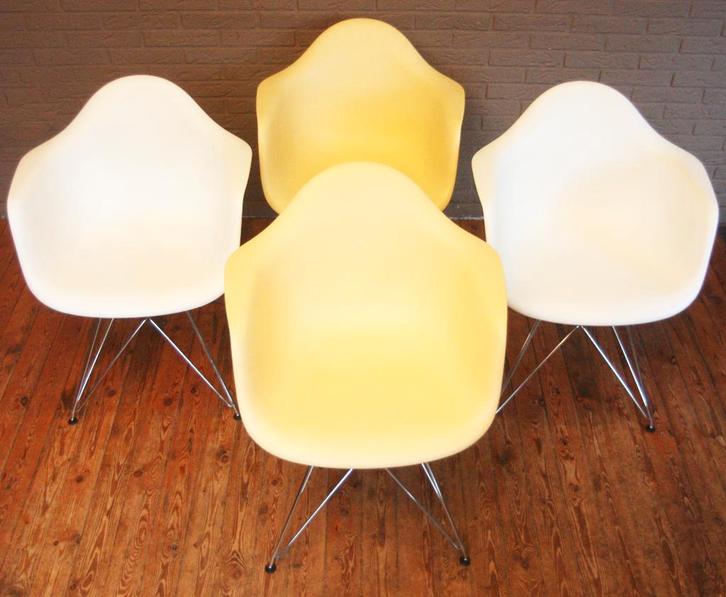 Eames Design Dining Armchairs / Charles & Ray Eames / Vitra, Maison & Meubles, Chaises, Comme neuf, Quatre, Synthétique, Métal