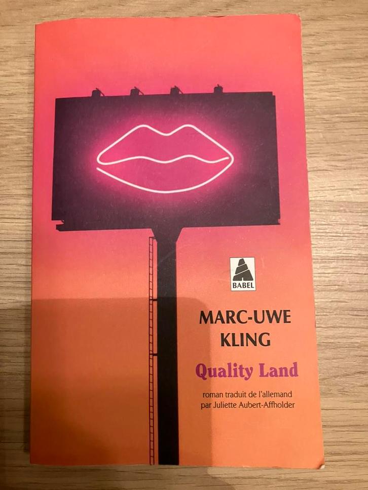 Quality Land (poche en FR) : Marc-Uwe Kling - Exc état, Boeken, Thrillers, Gelezen, Ophalen
