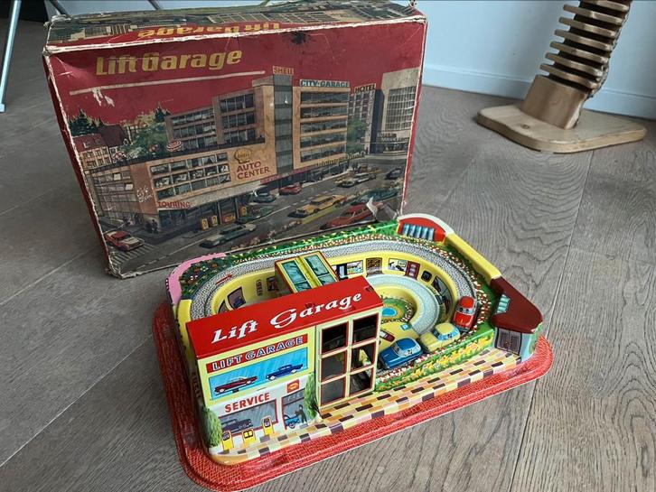 Garage élévateur Technofix n 308, jouet en étain avec coffre, Antiquités & Art, Antiquités | Jouets, Enlèvement ou Envoi