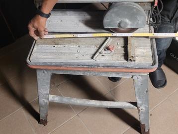 Tegelzaagmachine tafel met water beschikbaar voor biedingen