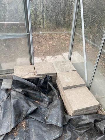 Betontegels beschikbaar voor biedingen