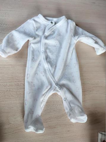 baby pyjama / kruippakje maat 0 maanden