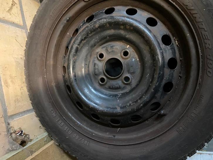 Toyota Yaris 4 winterbanden op velg, Auto-onderdelen, Banden en Velgen, Band(en), Winterbanden, Ophalen