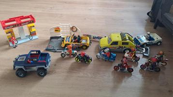 Playmobil garage + pompstation+ moto's beschikbaar voor biedingen
