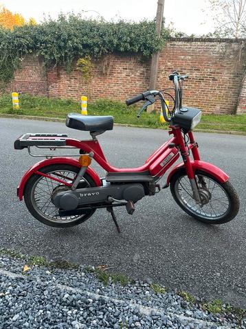 Piaggio bravo rouge en super état beschikbaar voor biedingen