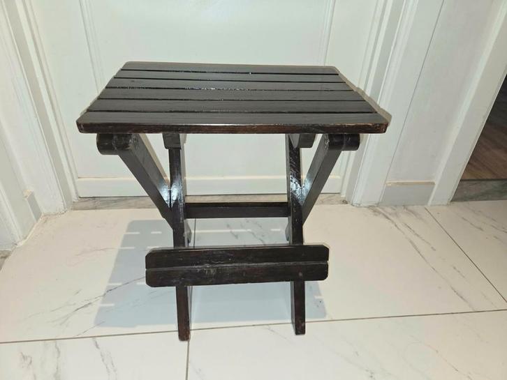 Tabouret pliable vintage en bois - Bois foncé, Maison & Meubles, Tabourets, Bois, Enlèvement ou Envoi