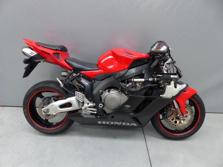 CBR1000RR accidentée Moteur OK, Motoren, Motoren | Honda, Bedrijf, Super Sport, 4 cilinders, Ophalen