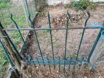 Gietijzeren poort groen  beschikbaar voor biedingen