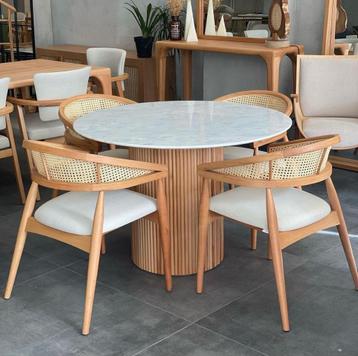 Exclusieve Marmeren Eettafel beschikbaar voor biedingen