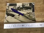 Originele foto 1944 Berchem : lijkkisten na inslag Duitse V2, Ophalen of Verzenden, Zo goed als nieuw, Foto