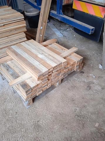 Hout balken kepers planken  beschikbaar voor biedingen