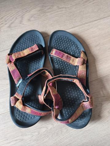 Teva maat 41 beschikbaar voor biedingen