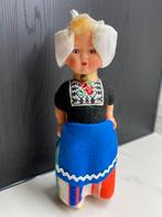 Nederlandse klederdracht pop van Haly Elcee uit de jaren ‘60, Collections, Poupées, Comme neuf, Enlèvement ou Envoi, Poupée