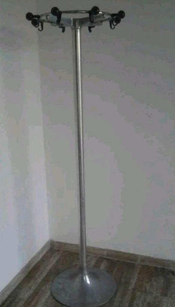 ⭐️ Zie Oude metalen kapstok met 8 haken en steunen, Kleding | Dames, Kledingrekken, Gebruikt, Ophalen