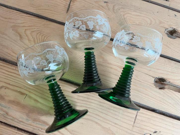 3 vintage Roemer wijnglazen groene voet + wijnranken, Antiek en Kunst, Antiek | Glaswerk en Kristal, Ophalen of Verzenden