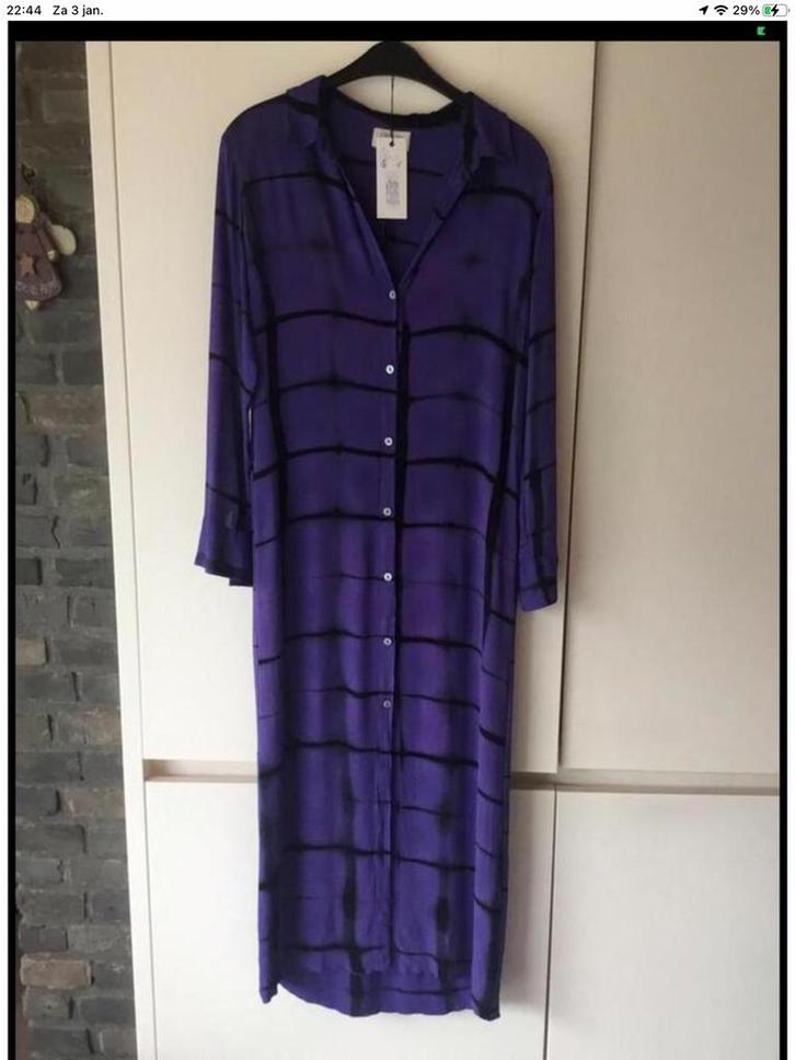 Nous Antwerp lange jurk XS met prijskaartje 339€, Kleding | Dames, Jurken, Zo goed als nieuw, Maat 34 (XS) of kleiner, Paars, Onder de knie