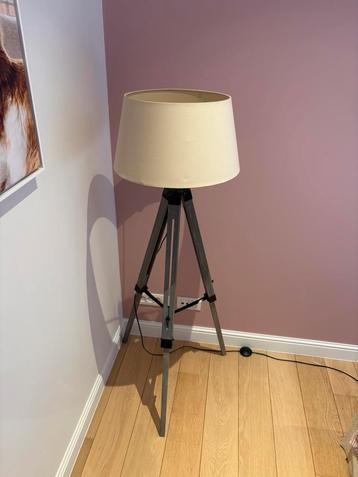 Tripod lamp sotogrande H144 (Weba) beschikbaar voor biedingen
