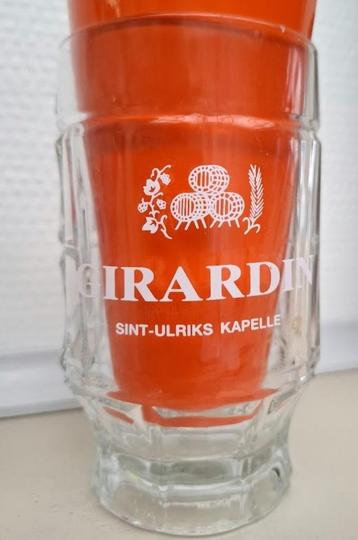 Glas met oor van het bier Girardin. beschikbaar voor biedingen