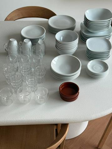 Servies beschikbaar voor biedingen