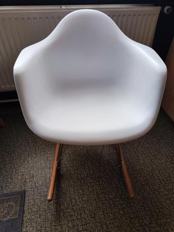 Eames lookalike Schommelstoel  beschikbaar voor biedingen