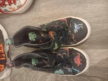 Schoentjes h&m met dinos maat 29 disponible aux enchères