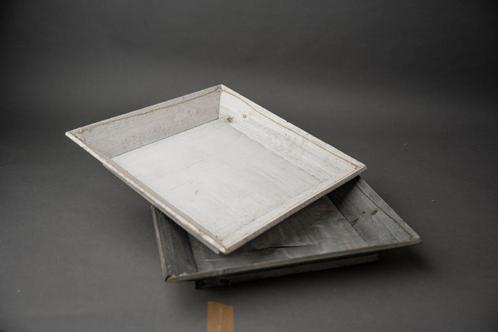 Twee stijlvolle, rustieke houten plateau’s, Huis en Inrichting, Woonaccessoires | Dienbladen, Gebruikt, Hout, Vierkant, Ophalen