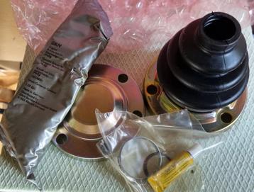aandrijfas beschermkap BMW 5 E34 (4stuks nieuw) beschikbaar voor biedingen