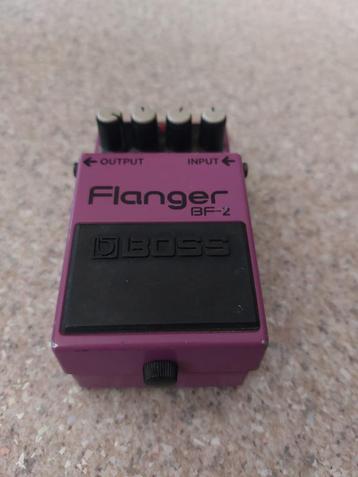 .Pédale rare BOSS BF-2 Flanger des années 90, étiquette jaun, Enlèvement ou Envoi, Comme neuf, Multi-effet