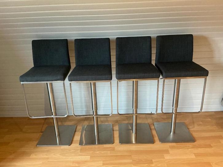 4 barkrukken, Huis en Inrichting, Barkrukken, Zo goed als nieuw, 60 tot 90 cm, 4 krukken, In hoogte verstelbaar, Met voetsteun