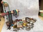 Partij allerlei juwelen enz voor hobby  of rommelmarkt, Ophalen of Verzenden, Gebruikt, Knutselwerk