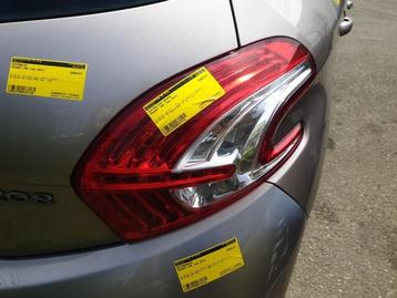 Achterlicht rechts van een Peugeot 208 beschikbaar voor biedingen