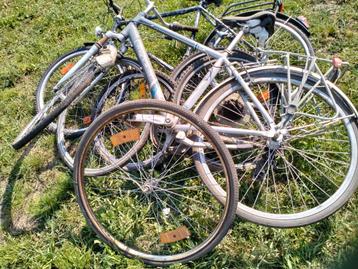 2 fietsen en 4 losse wielen verschillende maten, Enlèvement, Comme neuf