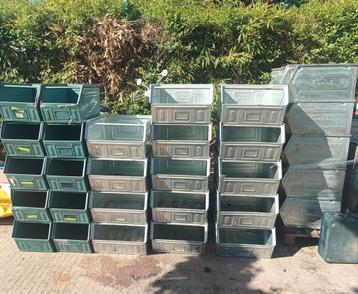 Magazijnbakken Fami Schäfer verschillende formaten  beschikbaar voor biedingen