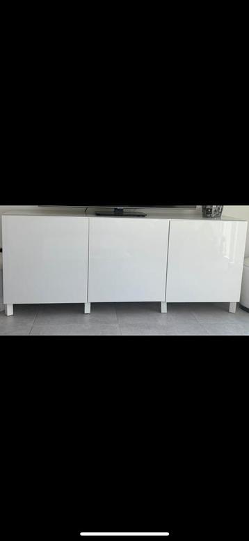 Buffet Besta beschikbaar voor biedingen