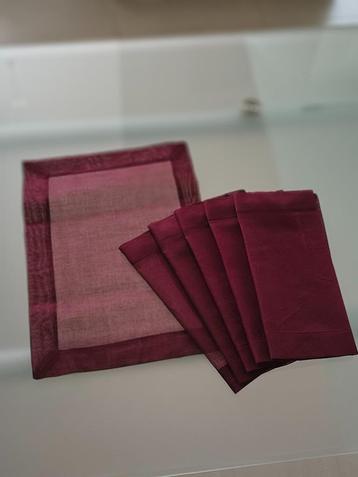 set 6 bordeau placemats beschikbaar voor biedingen