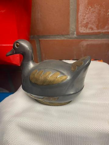 vintage snuisterijdoosje van tinnen  eend beschikbaar voor biedingen