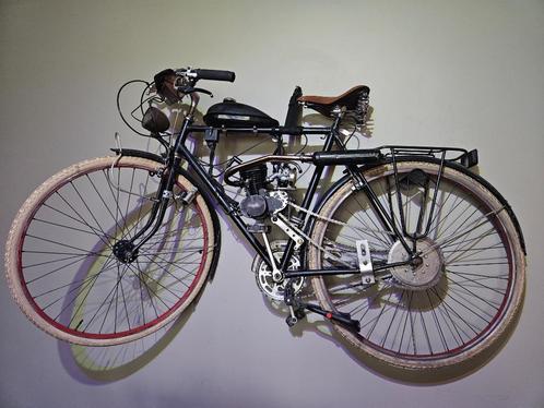 Antieke fiets met motor, Fietsen en Brommers, Fietsen | Oldtimers, Ophalen