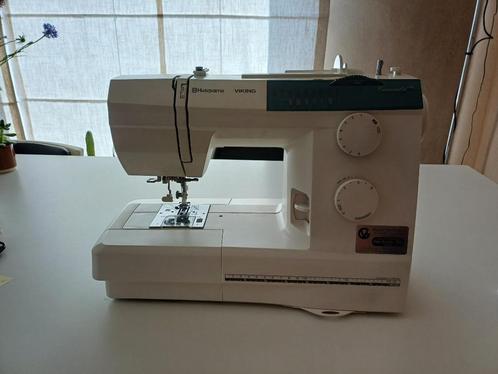 Husqvarna Emerald 116 zo goed als nieuw!, Hobby en Vrije tijd, Naaimachines en Toebehoren, Zo goed als nieuw, Naaimachine, Husqvarna